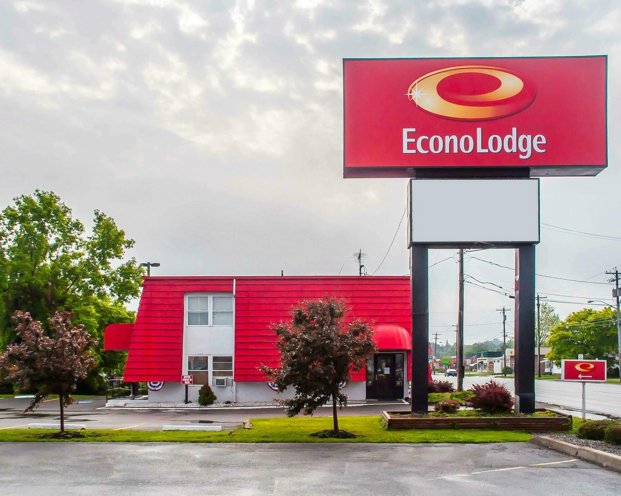 Adirondack Efficiencies Hotel Watertown Exterior foto