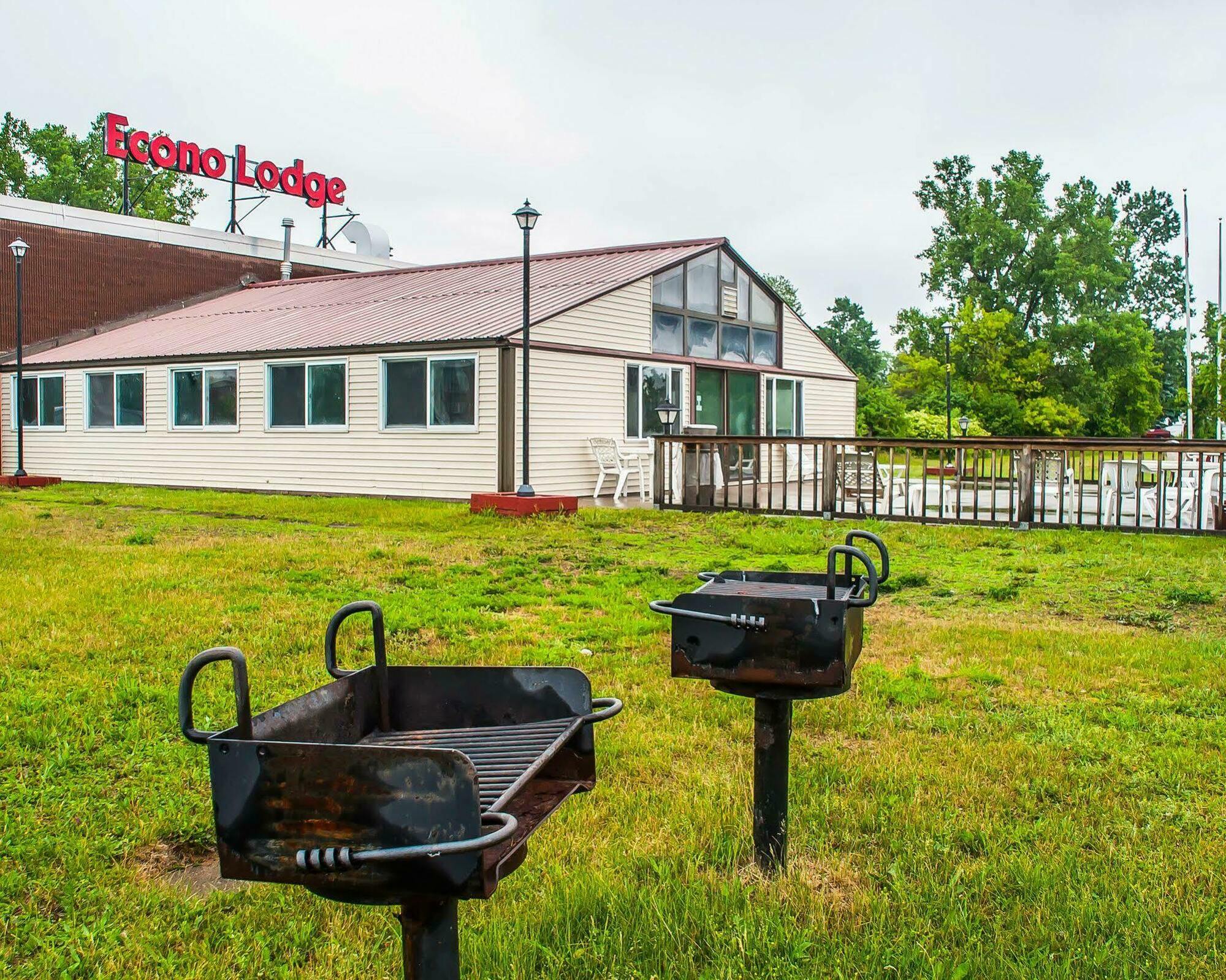 Adirondack Efficiencies Hotel Watertown Exterior foto